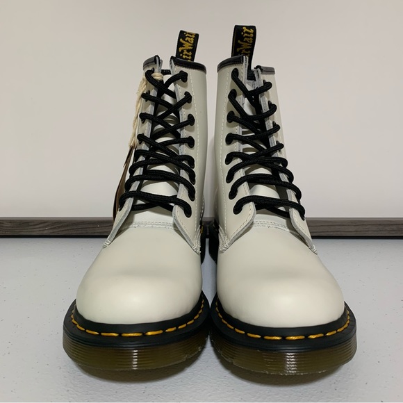 The Dr. Martens Women’s 1460 Smooth Leather Lace Up Boots-Size 6 NWT - Picture 6 of 11